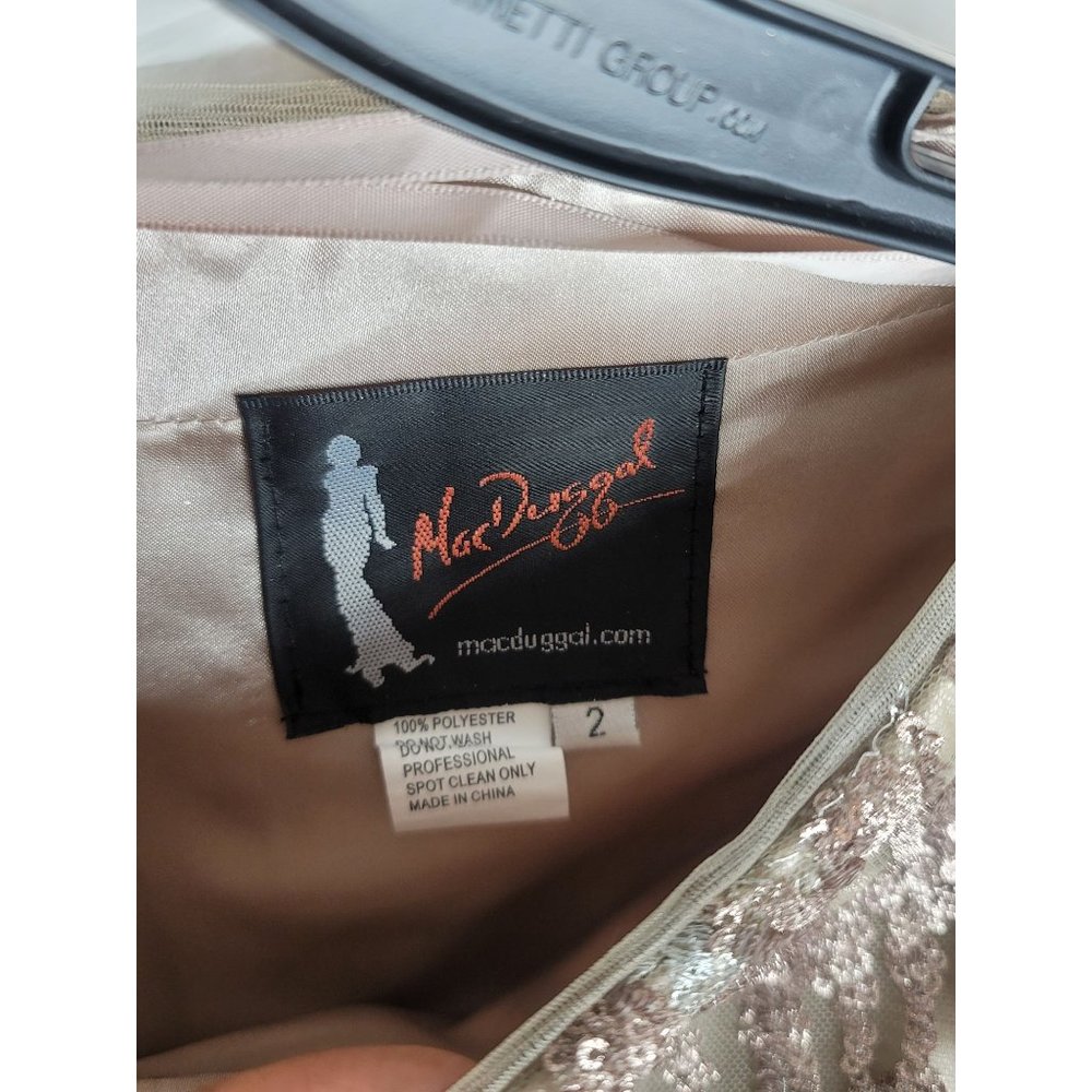 NWT MAC DUGGAL Embroidered & Embellished Long Sleeve Tulle Ballgown SZ 2 - Picture 7 of 13